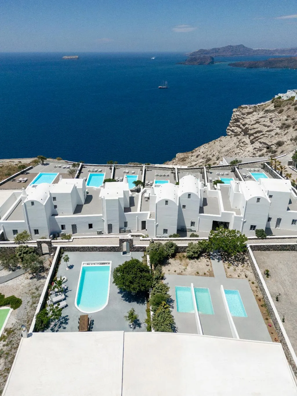 JUNIOR SUITE WITH PRIVATE POOL Room, Thermes Luxury Villas by Mr and Mrs White, Santorini