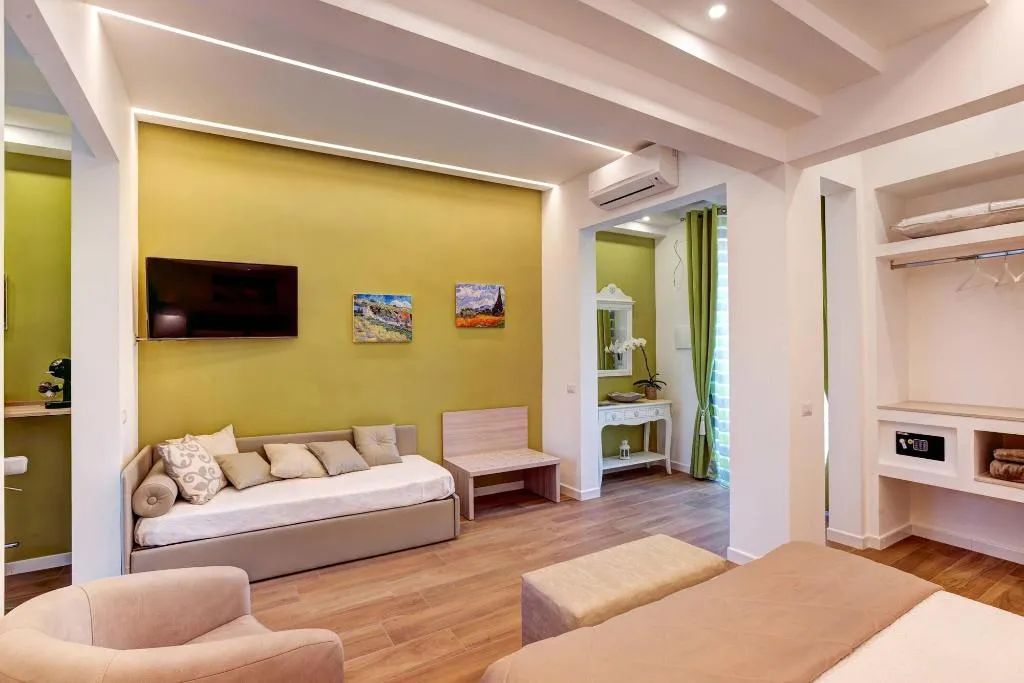 Room, Cuore Di Sorrento Suites, Naples