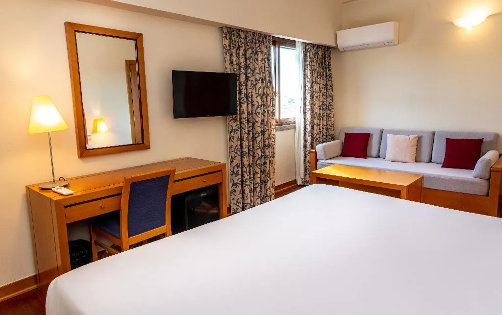 TRIPLE STANDARD Room, Roma, Lisbon