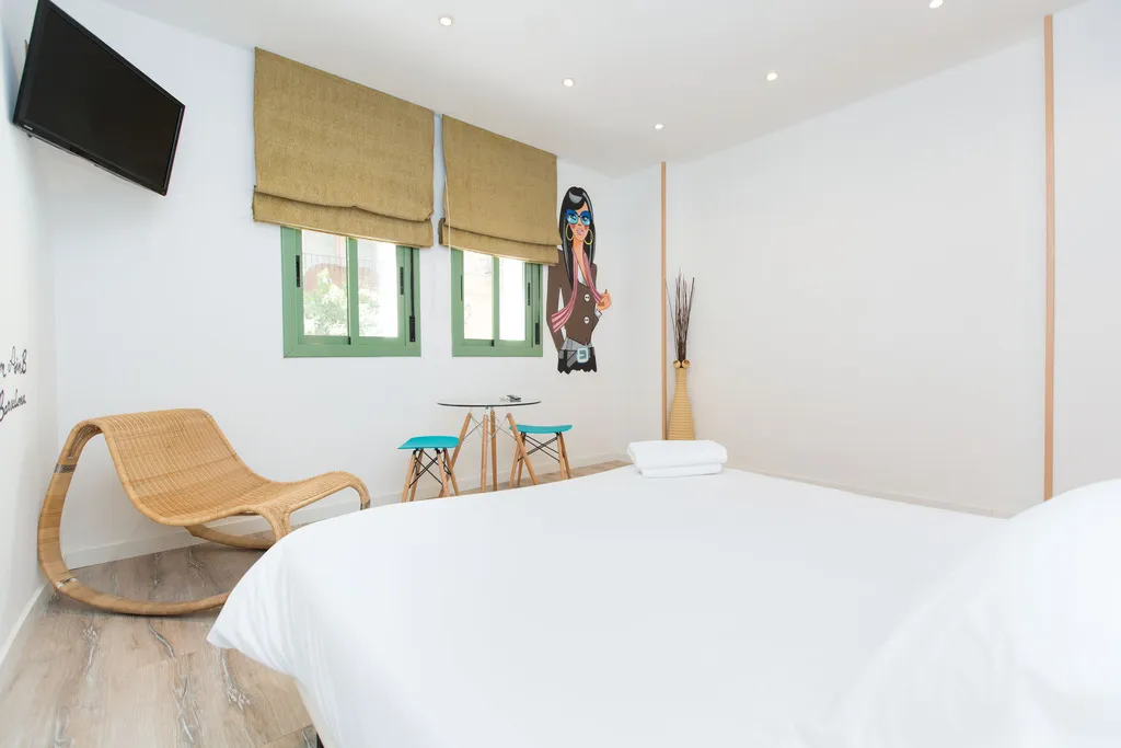 STUDIO SUPERIOR Room, AinB Las Ramblas-Colón Apartments, Barcelona