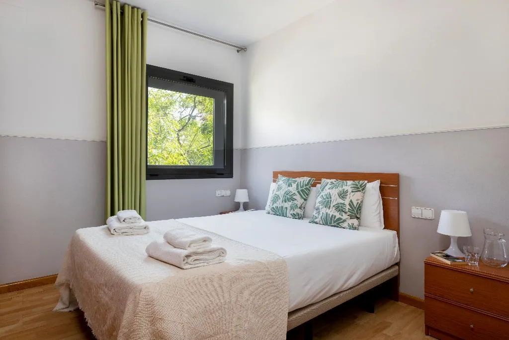 APARTMENT CAPACITY 2 TWO BEDROOMS Room, Sata Park Güell Area, Barcelona