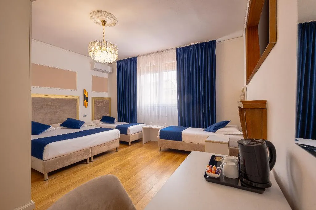 QUADRUPLE ONE BEDROOM ONE BATHROOM Room, Annabella Hotel Roof Terrace, Florence