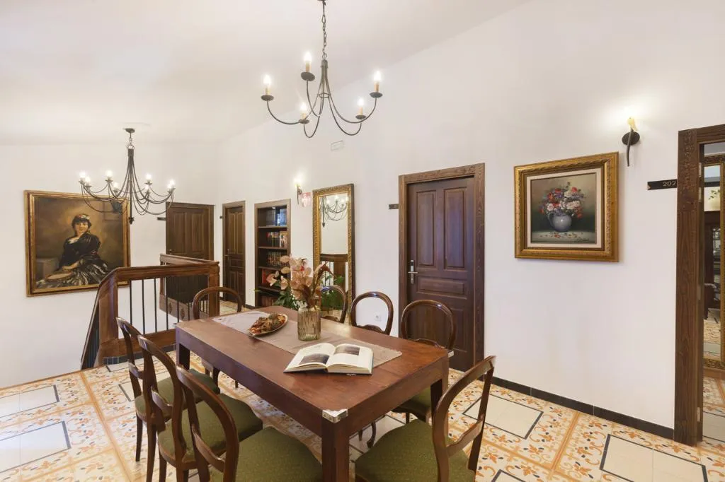 Conferences, Art boutique La Casona de las Flores, Costa Blanca