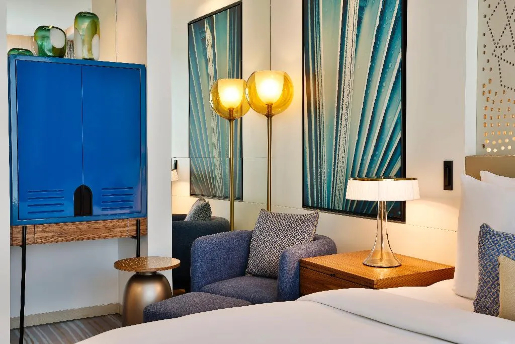 DOUBLE Accessible KING SIZE BED Room, Tumbi Ht Dubai The Palm, Tapestry Collec by Hilton, Dubai