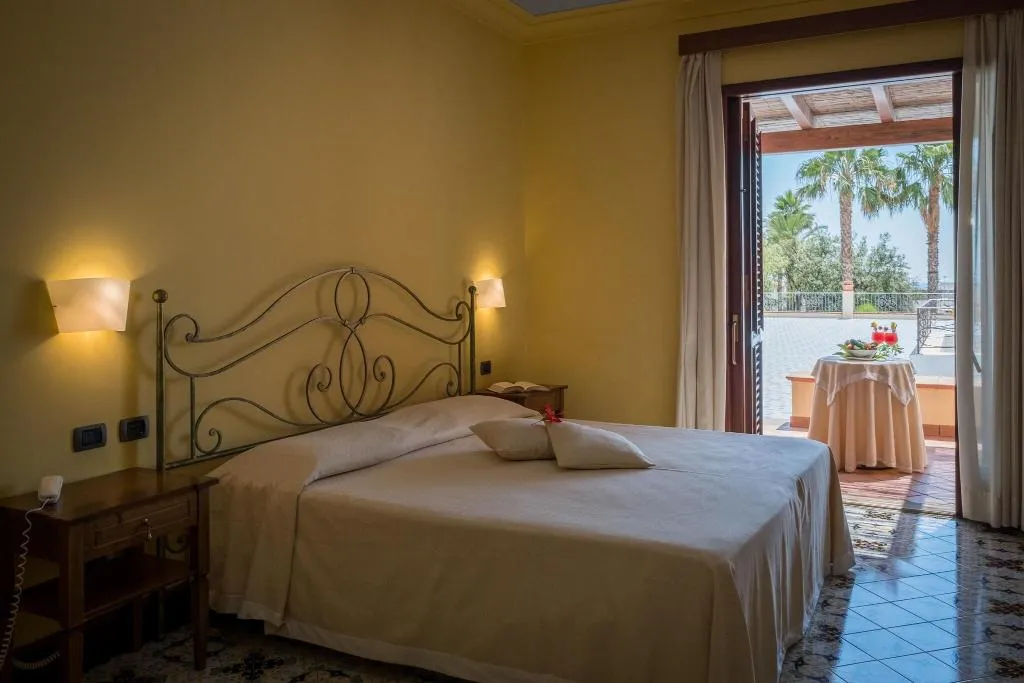 Room, Aktea, Catania