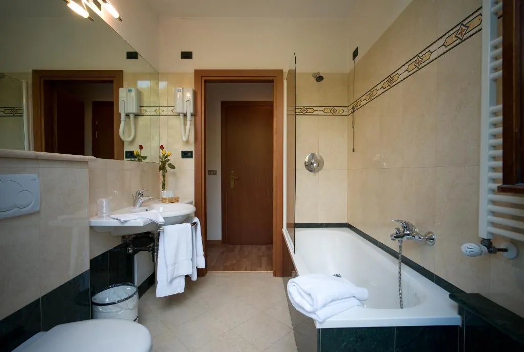 DOUBLE STANDARD Room, Golf Firenze Hotel, Florence