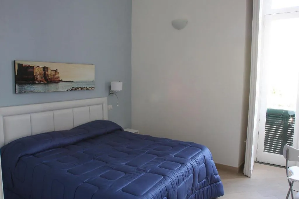 Room, Base Napoli B&B, Naples