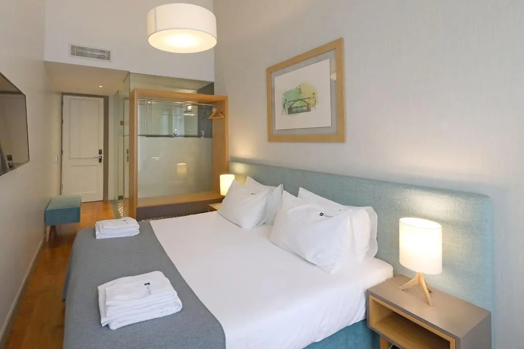 Room, Feels Like Home Santa Catarina Prime Suites, Porto