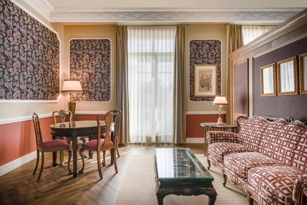 Room, AC Hotel Palacio del Retiro Autograph Collection, Madrid