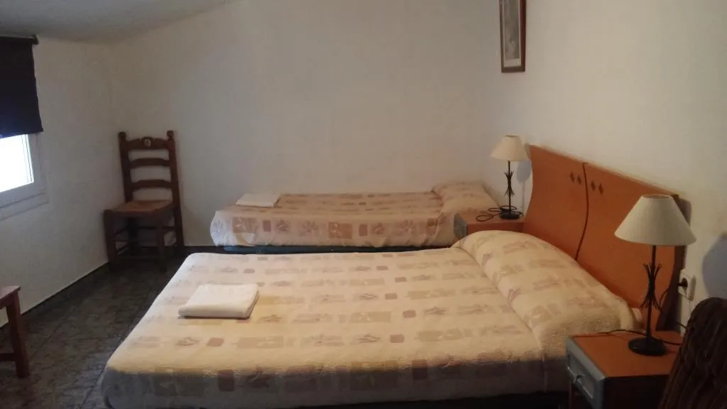 FAMILY ROOM CAPACITY 5 Room, Hostal Porta De Nuria, Barcelona
