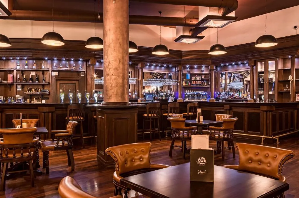 Bar, Diplomat, Zagreb