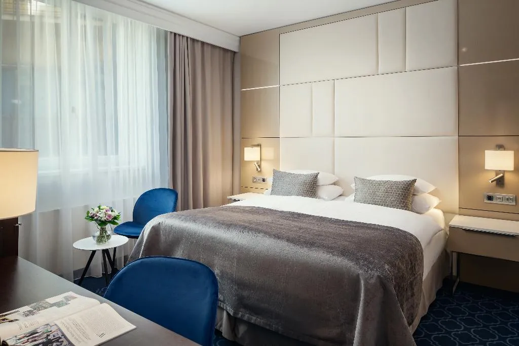 SINGLE DELUXE PREMIUM Room, Kings Court, Prague