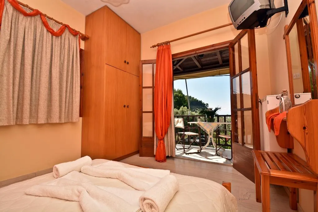 APARTMENT PARTIAL SEA VIEW Room, Nina Apartments, Skiathos