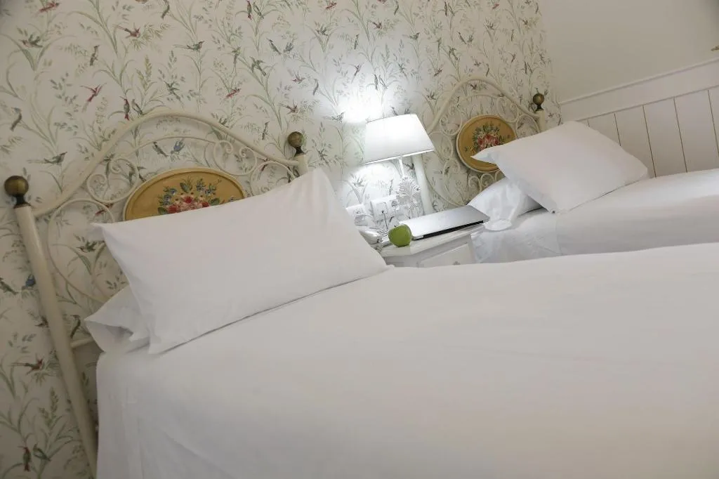 Room, Puerta de Sevilla, Seville