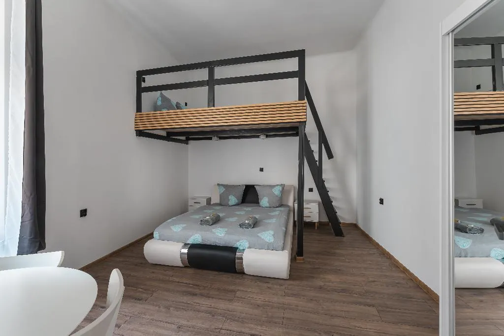 APARTMENT CAPACITY 2 Room, Queen Apartments, Krakow