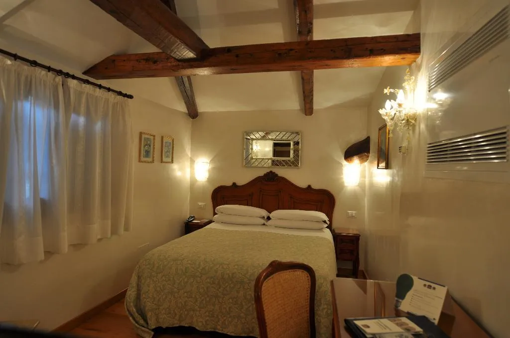 DOUBLE STANDARD Room, Hotel Bisanzio, Venice