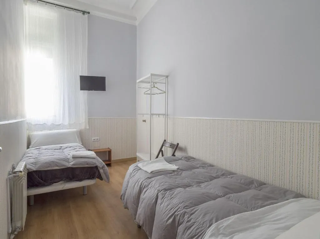 Room, Hostal Apolo Xi, Madrid