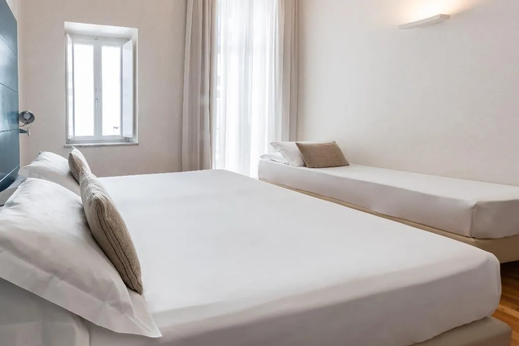 TRIPLE STANDARD Room, Piazza Bellini, Naples