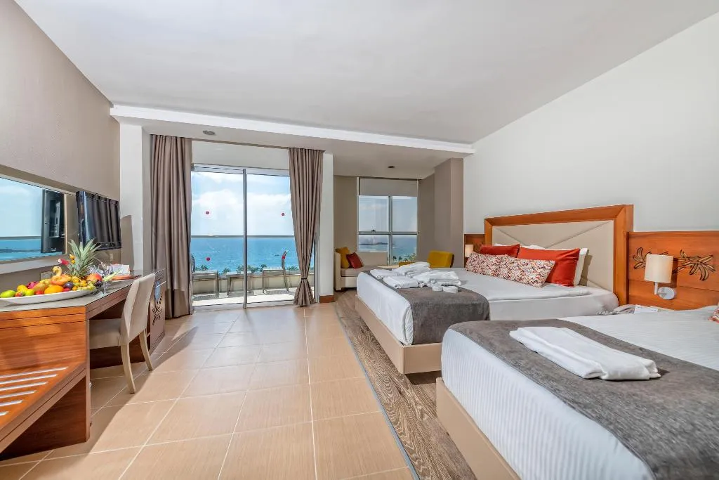 JUNIOR SUITE STANDARD Room, Kirman Leodikya Resort, Antalya