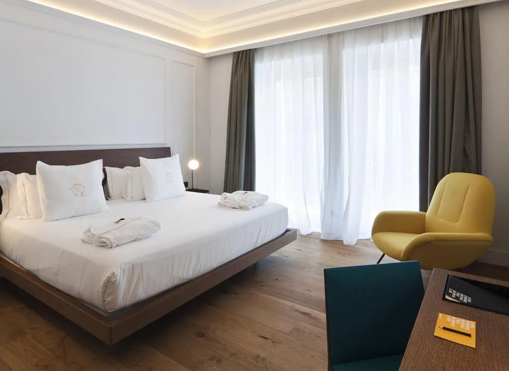 DOUBLE SUPERIOR KING BED Room, One Shot Palacio Reina Victoria 04, Valencia