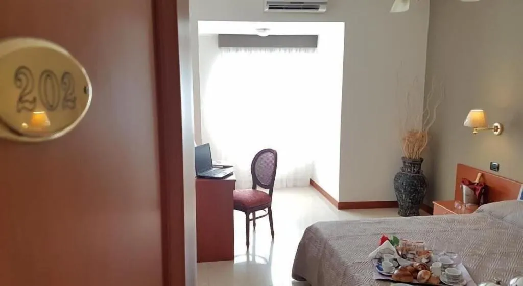 SINGLE STANDARD Room, Hotel Joy, Naples