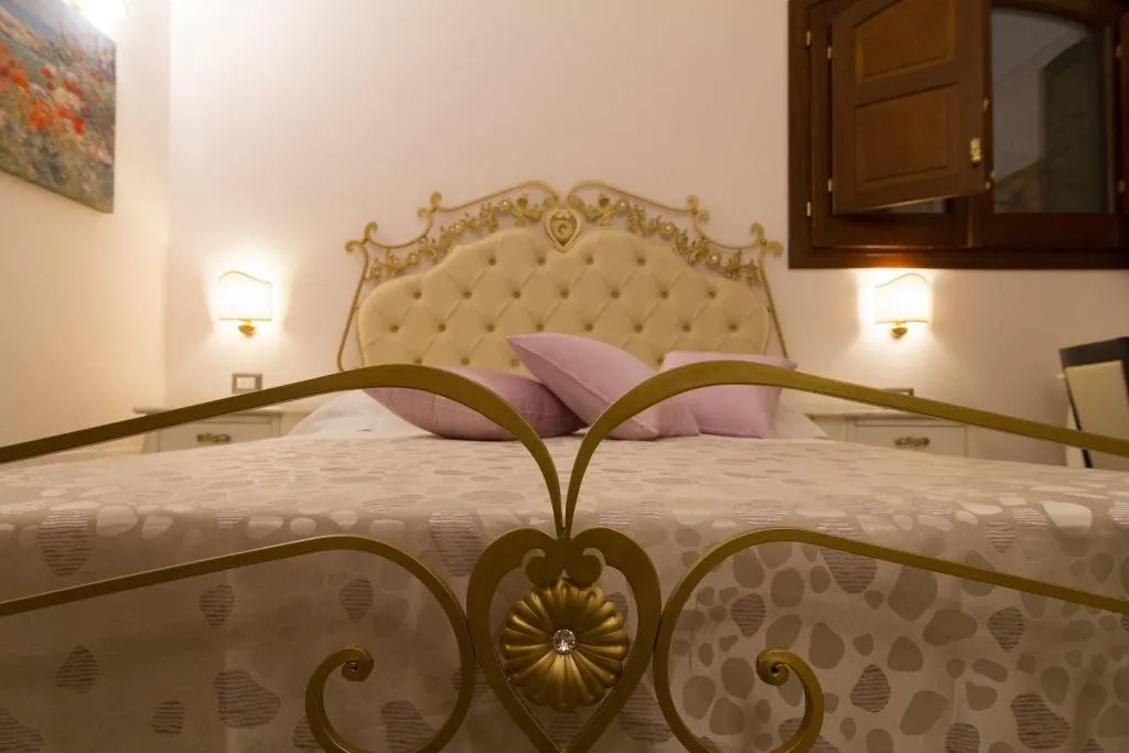 Room, Palazzo Tasca Guest House & Luxury Suite, Catania
