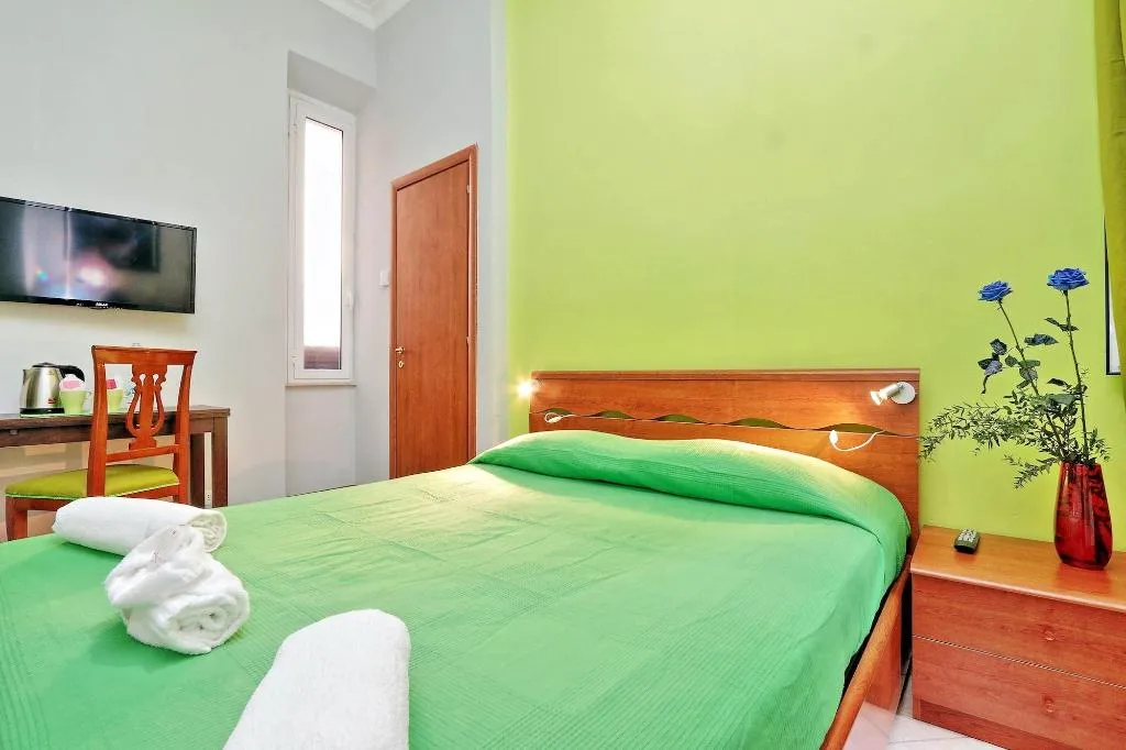 Room, Lucky Domus, Naples