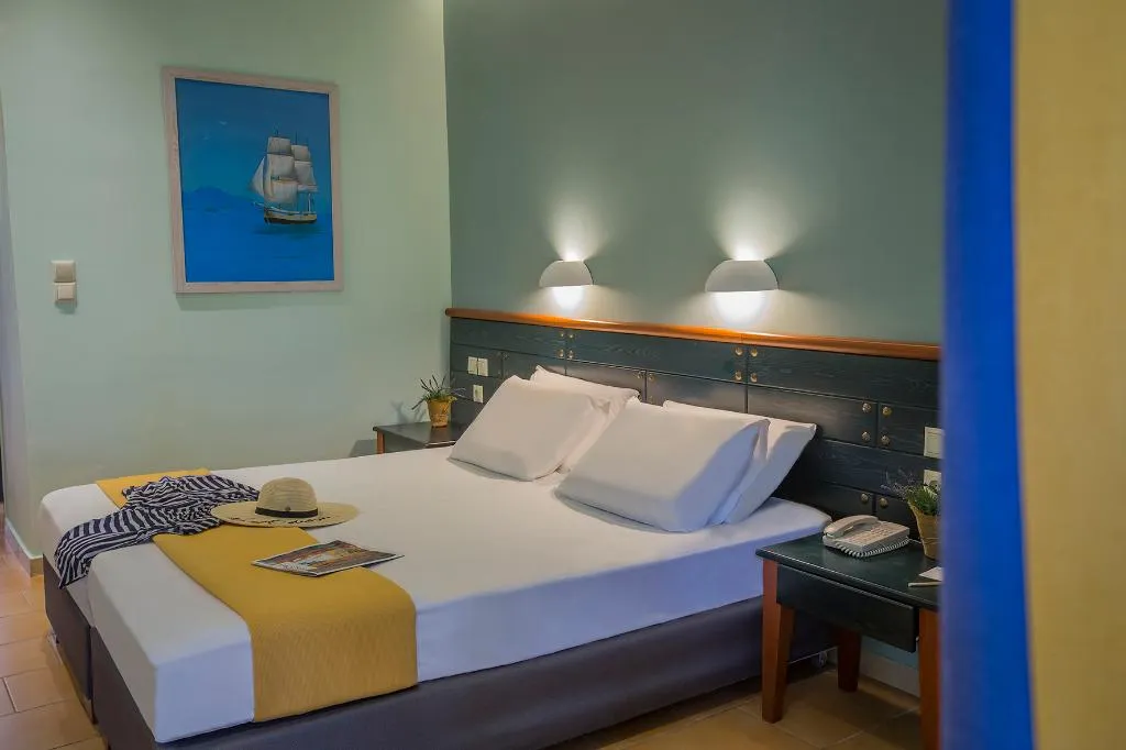 TRIPLE GARDEN VIEW Room, Golden Coast, Athens