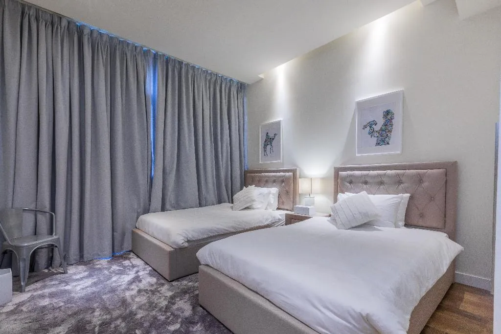 APARTMENT CAPACITY 8 THREE BEDROOMS Room, FAM Living - City Walk, Dubai