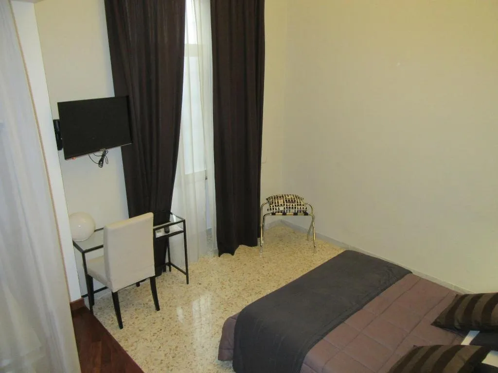 Room, B&B Rettifilo, Naples
