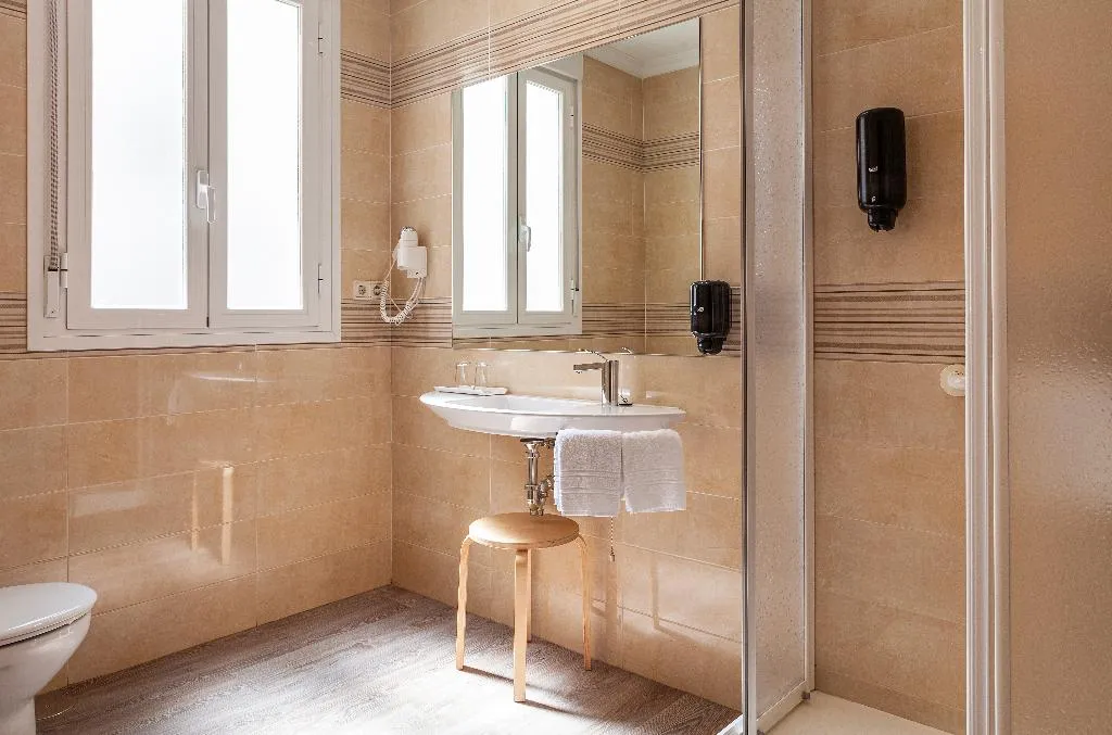 Room, Mediodia, Madrid