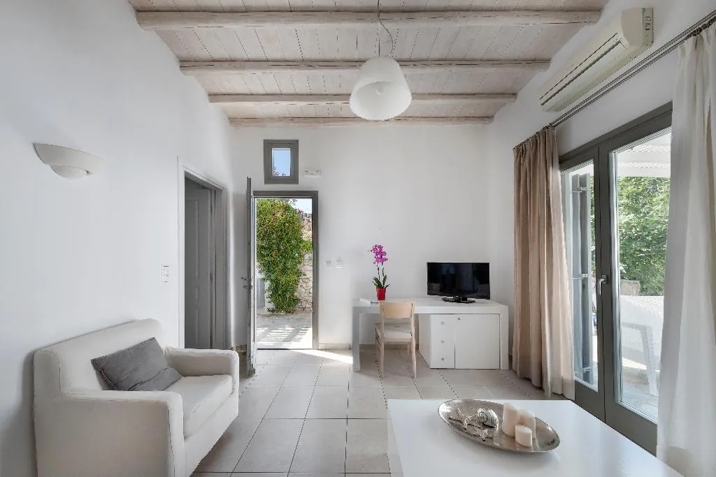 SUITE PARTIAL OCEAN VIEW TWO BEDROOMS Room, Deliades, Mykonos