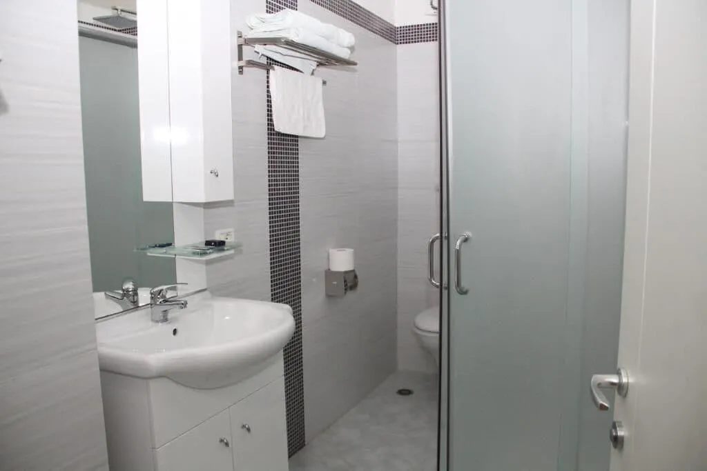 Room, Hotel Majestic, Durres