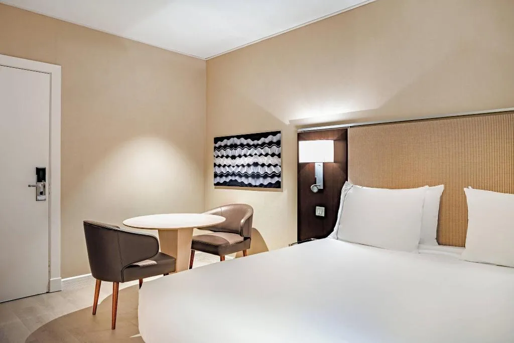 DOUBLE SUPERIOR KING BED Room, AC Barcelona Irla, Barcelona
