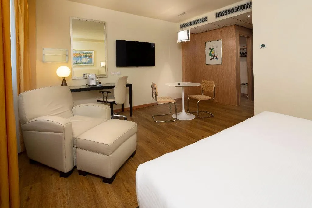JUNIOR SUITE KING SIZE BED Room, Crowne Plaza Padova, Venice