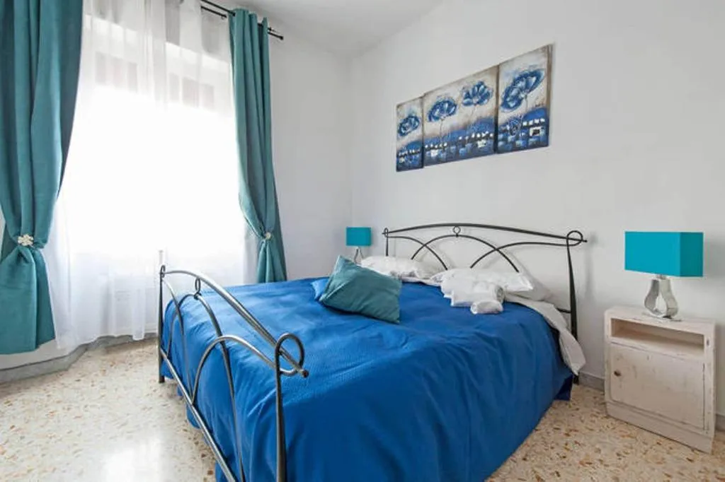 Room, Casa Via Cesena, Naples