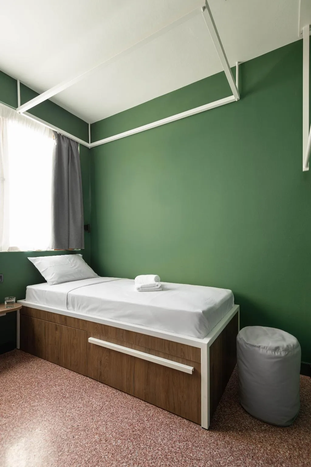 TWIN BASIC Room, Zeus Is Loose, Halkidiki