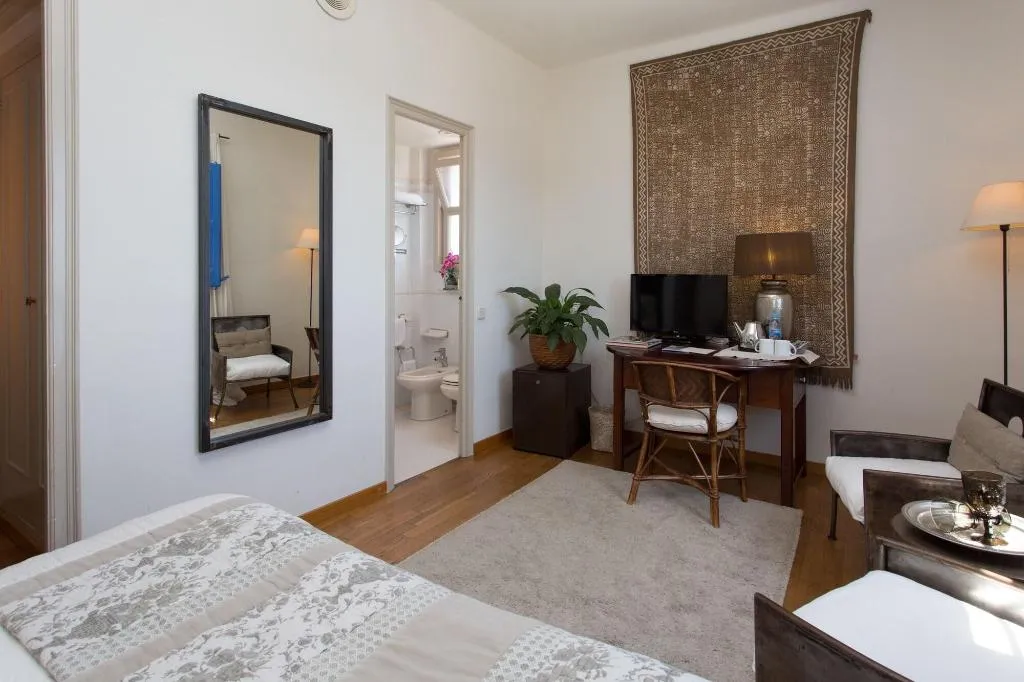 Room, Hostal De La Plaça, Barcelona