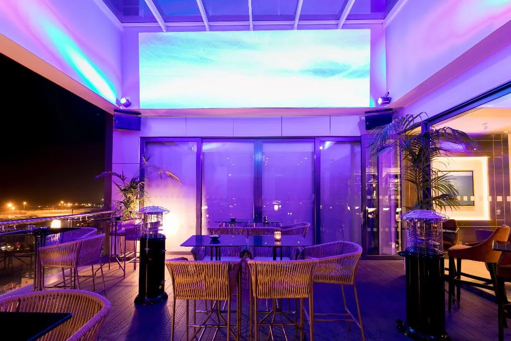 Bar, Radisson Blu Hotel Larnaca, Cyprus