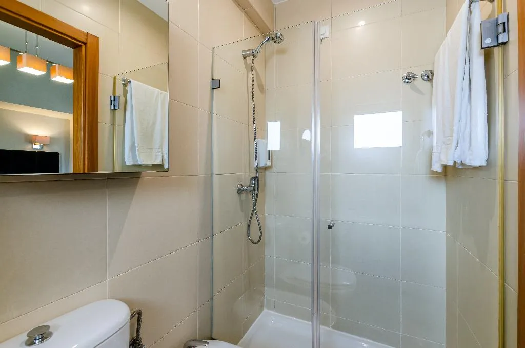 Double or Twin STANDARD Room, DAH Dom Afonso Henriques, Lisbon