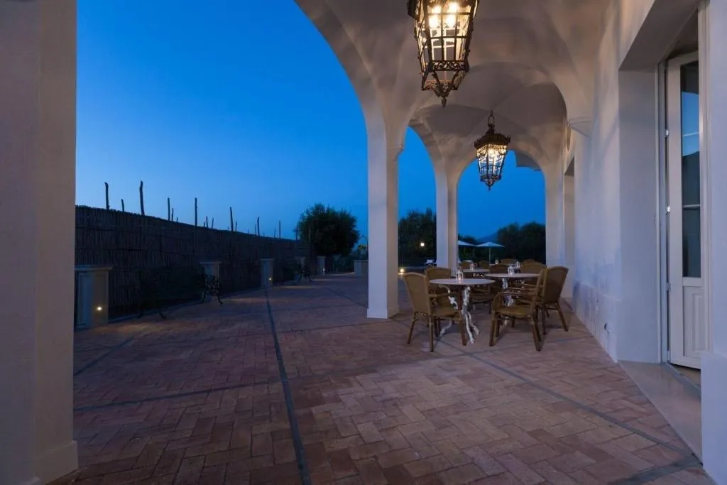 Terrace, Relais Palazzo del Barone - Adults Only, Naples