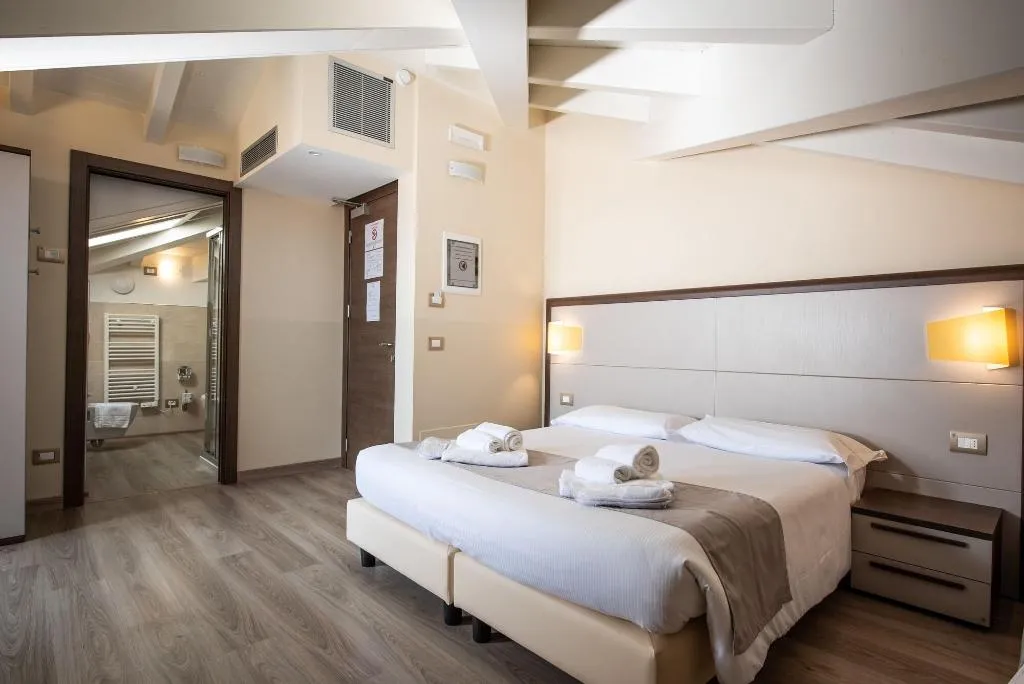Room, Hotel Rosa, Milan