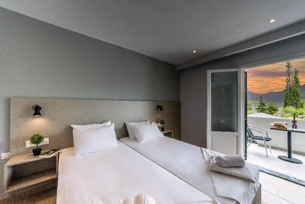 QUADRUPLE POOL VIEW Room, Nikos Villas, Corfu