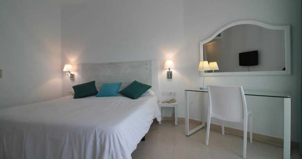 Double or Twin STANDARD Room, Hotel Playa Santandria, Menorca