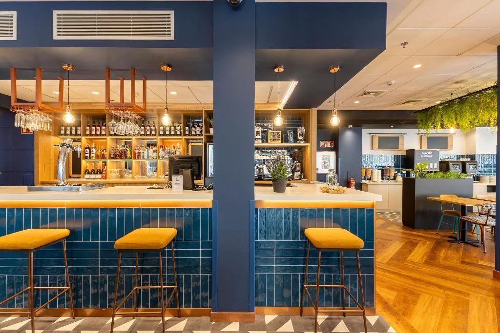 Bar, Travelodge Barcelona Poblenou, Barcelona