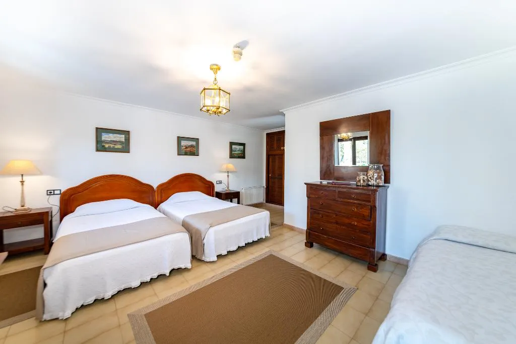 TRIPLE WITH TERRACE Room, Hotel Rural Predio Son Serra, Majorca