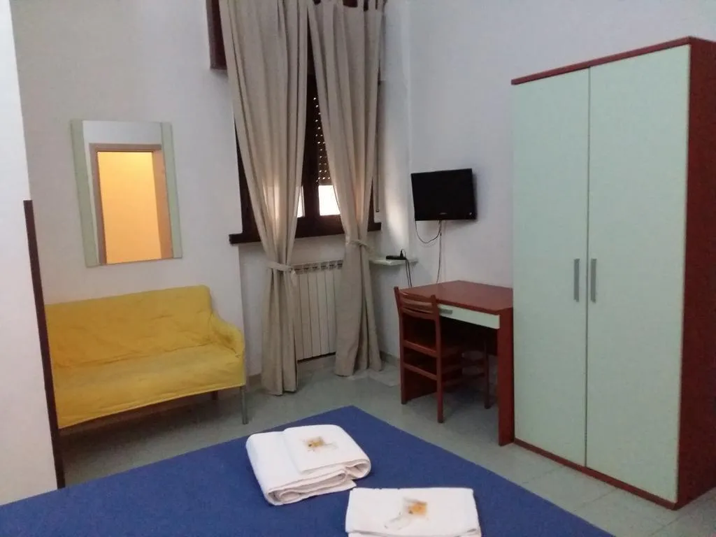 DOUBLE ECONOMY WITH SHARED BATHROOM Room, Ambrosiana, Milan