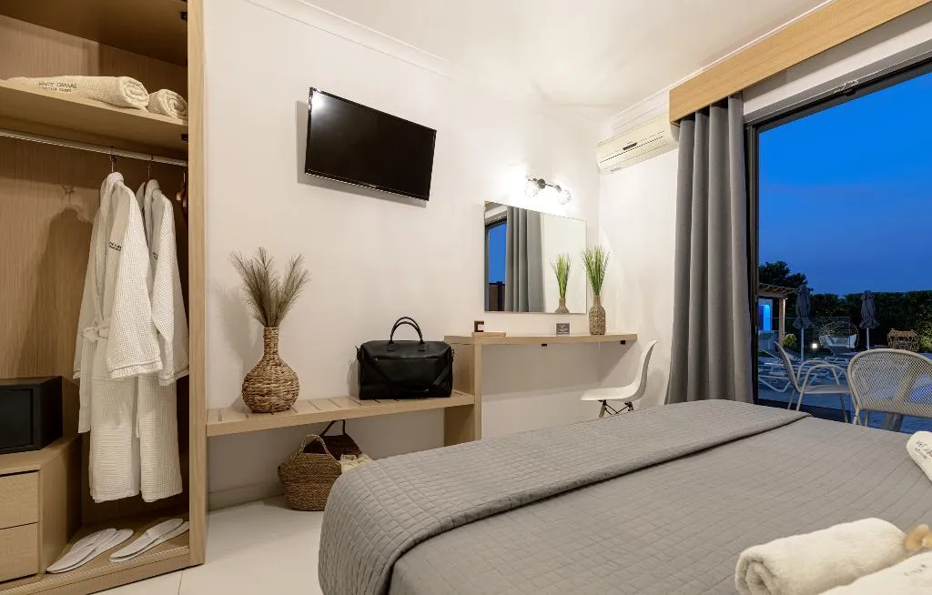 TRIPLE DELUXE WITH TERRACE Room, White Canvas Boutique Studios, Zante