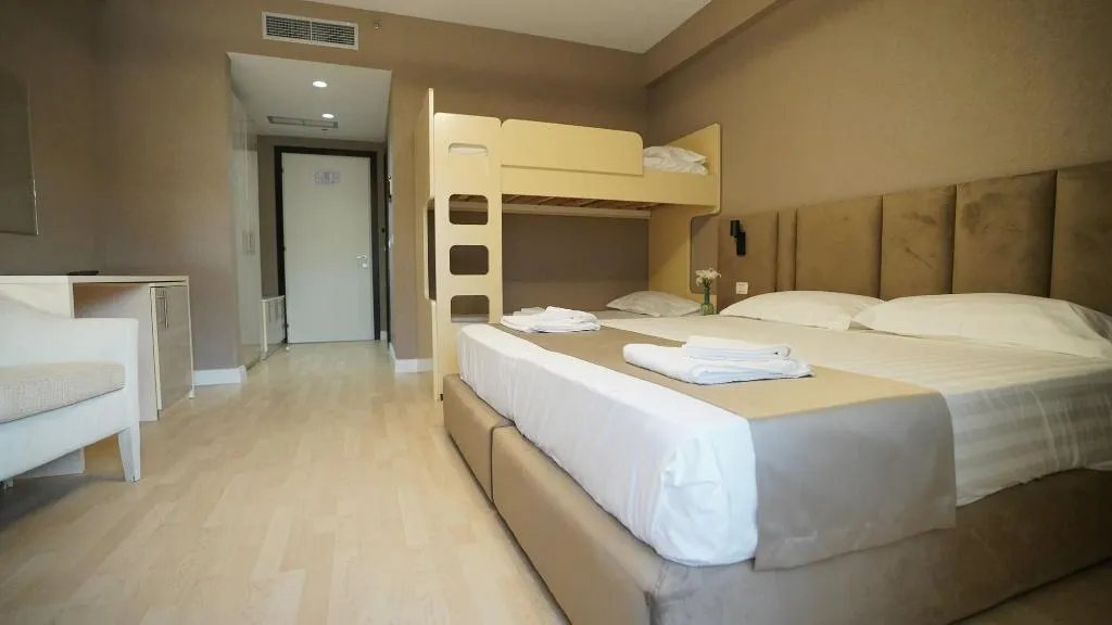 Room, Hotel Majestic, Durres