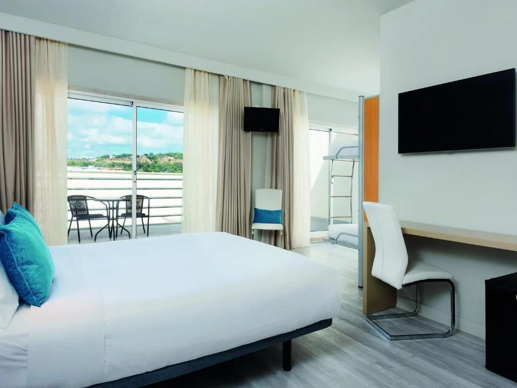 FAMILY ROOM DELUXE Room, Tryp Lisboa Caparica Mar Hotel, Lisbon